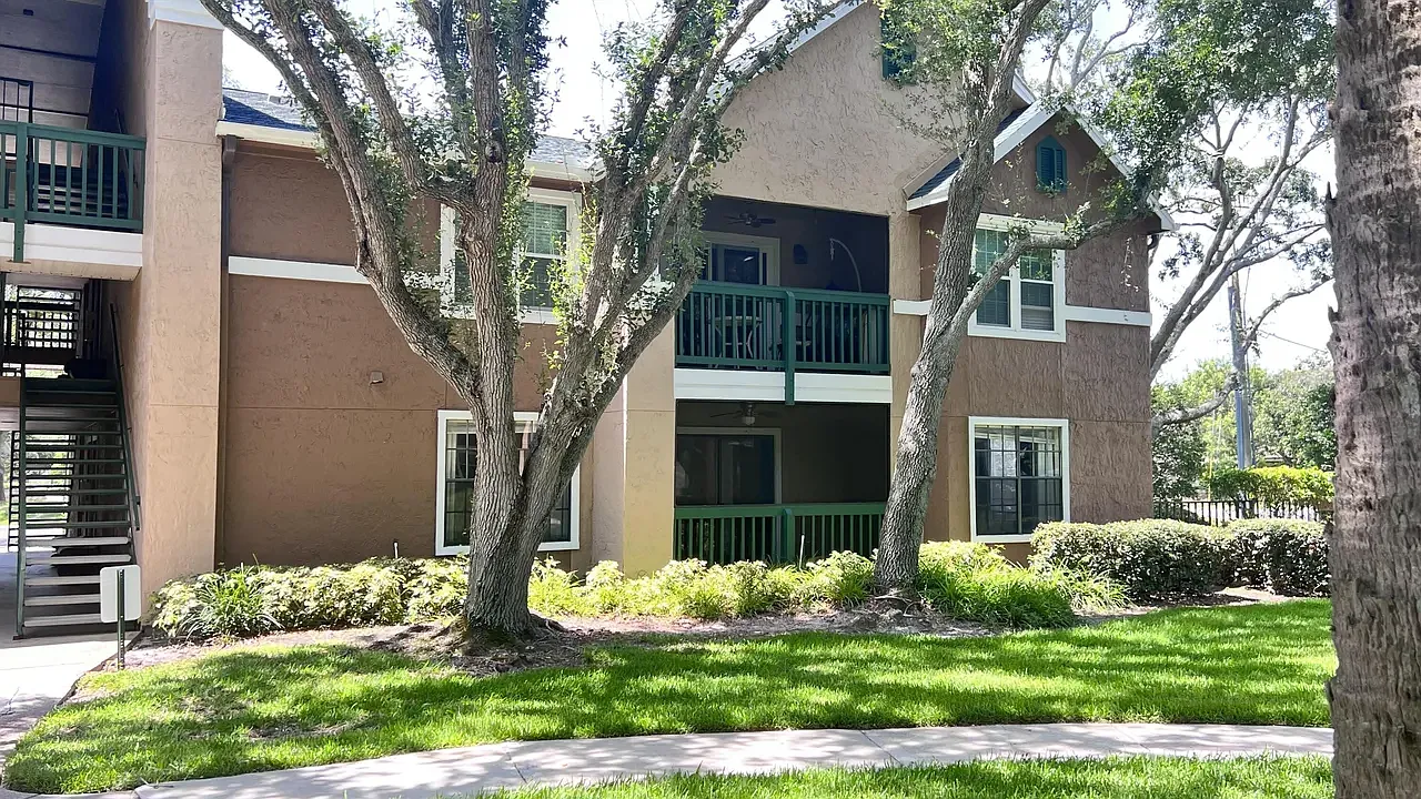 3 bed, 1256 sqft, $1,900 — Photo 1