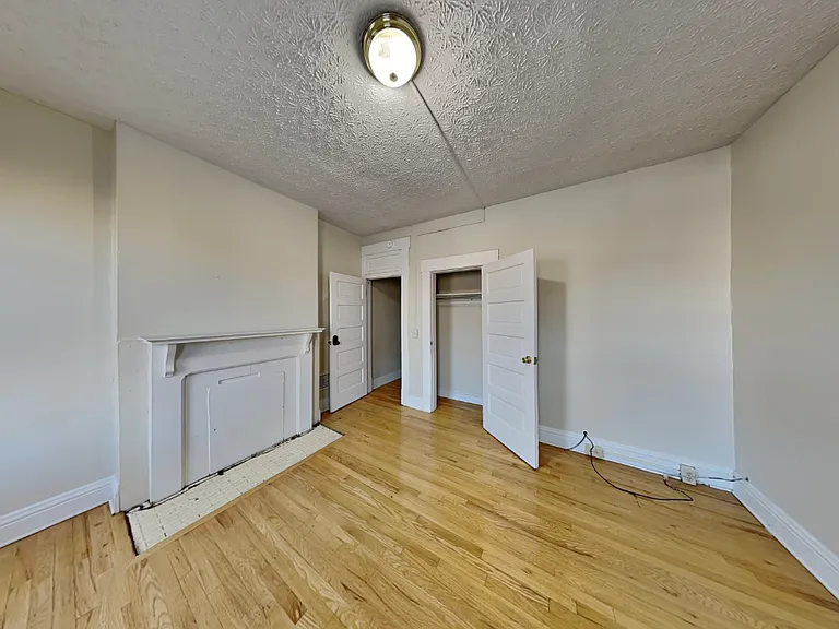 1633 Summit St #1635 — Photo 8