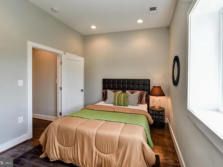 1200 Staples St NE #3 — Photo 11