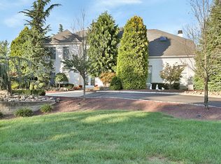 4 Pheasant Way, Manalapan, NJ 07726