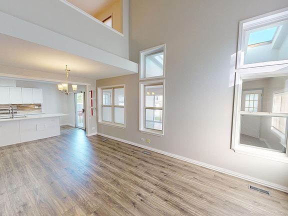4th image of 649 E Peachtree Ln