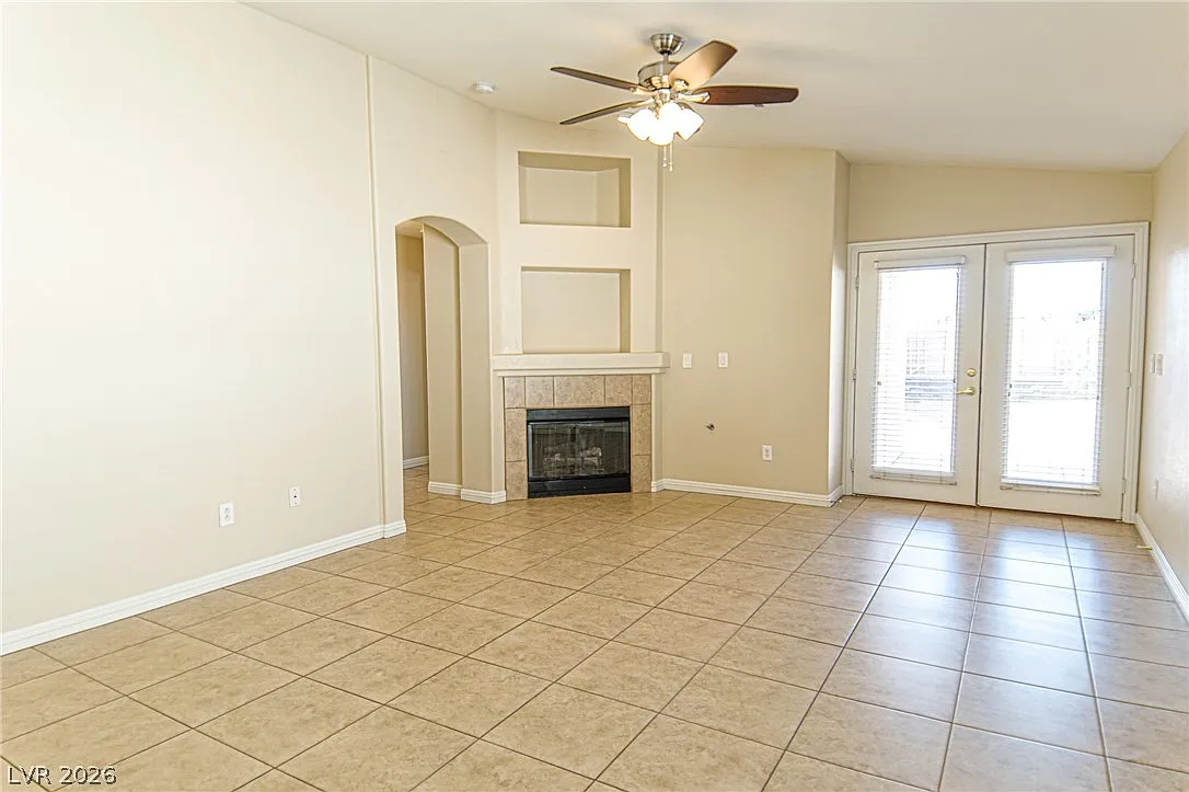 3 bed, 2.0 bath, 1598 sqft, $2,100 — Photo 4