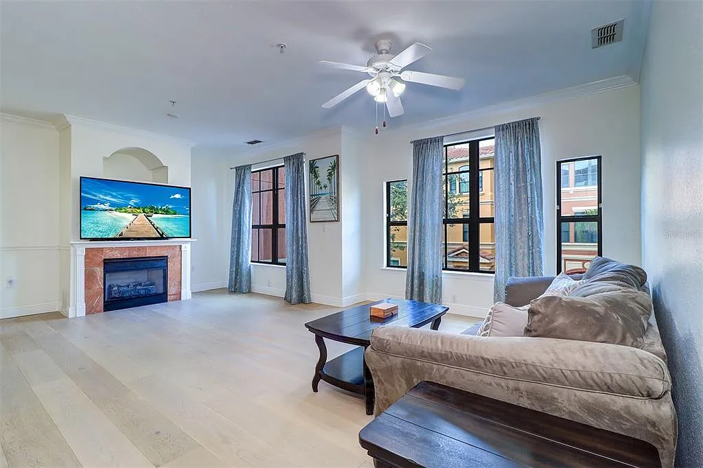 2 bed, 2.0 bath, 1198 sqft, $2,400 — Photo 2