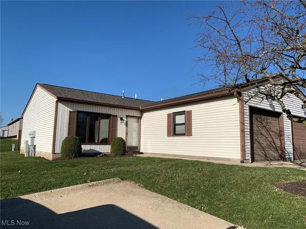 132 Royal Crest Dr Unit E, Seville, OH 44273
