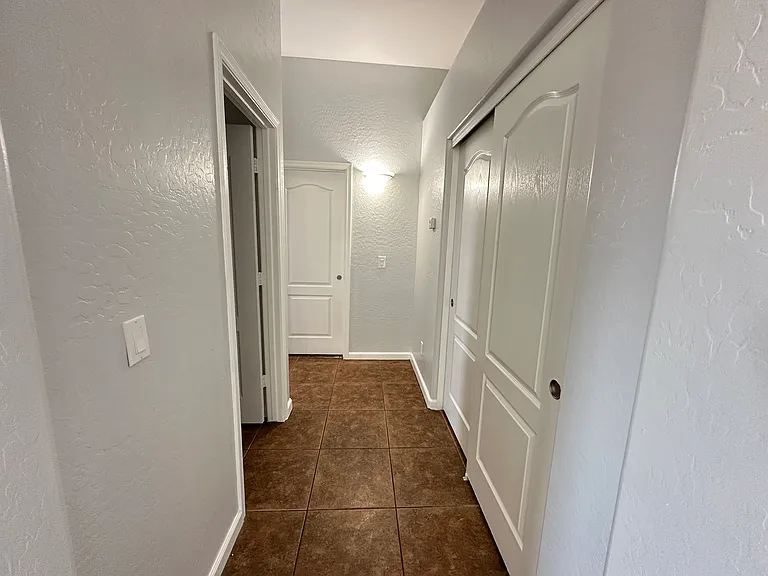 791 E Powell Way — Photo 14