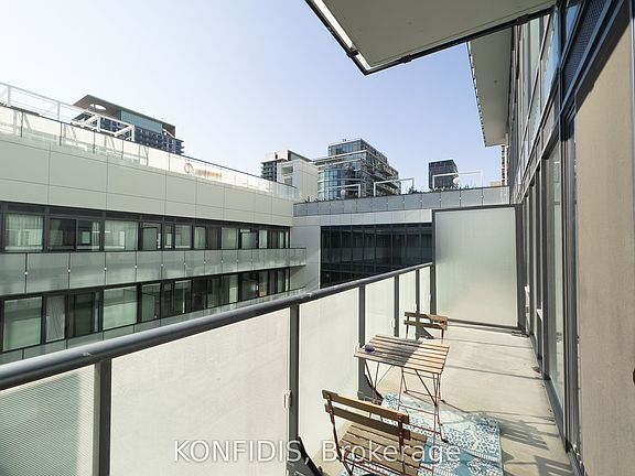 5th image of 161 Roehampton Ave #732