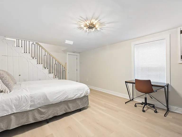 4225 E West Hwy — Photo 35