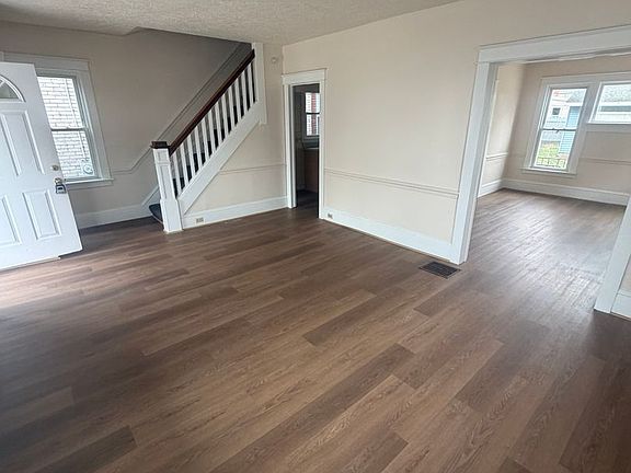 4th image of 2816 Perry St