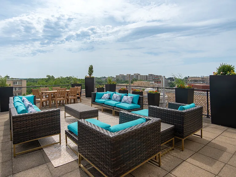 Connecticut House Apartments — Photo 20