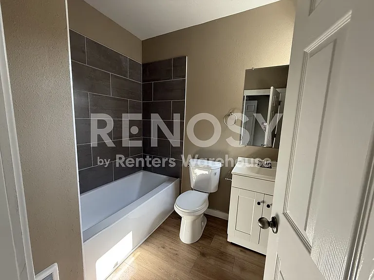 616 S G St #4 — Photo 8