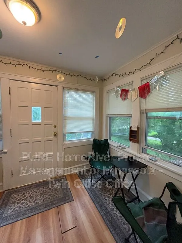 3 bed, 2.0 bath, 1641 sqft, $1,949 — Photo 2
