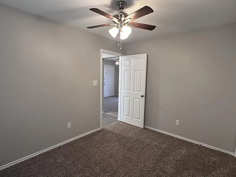 1603 Caldwell St — Photo 37