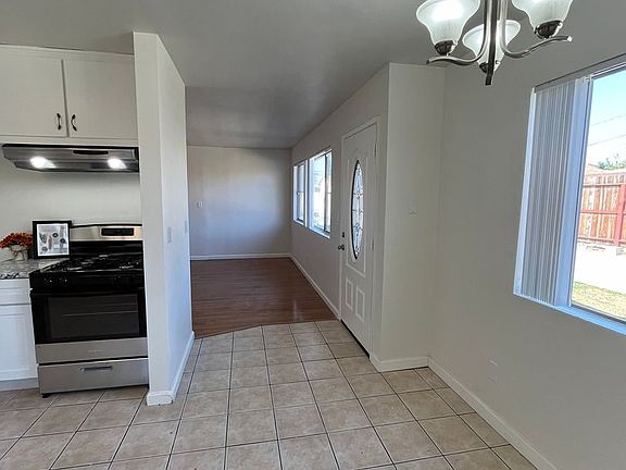 5th image of 13520 Cerise Ave #13522