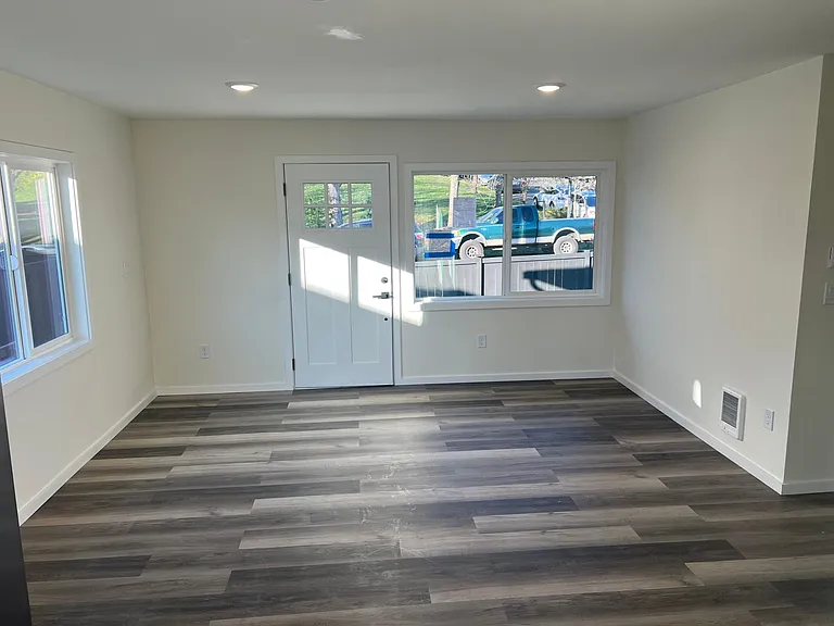 1039 S Henderson St — Photo 2