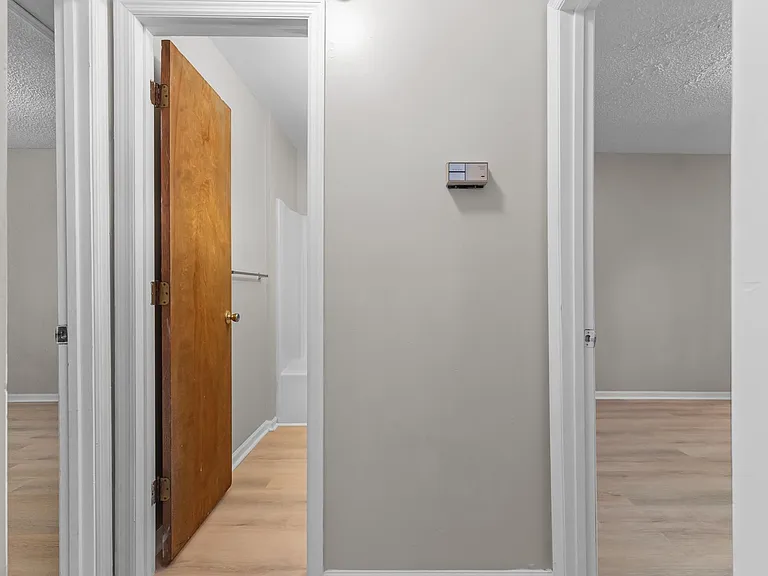 126 Windsor Ct — Photo 15
