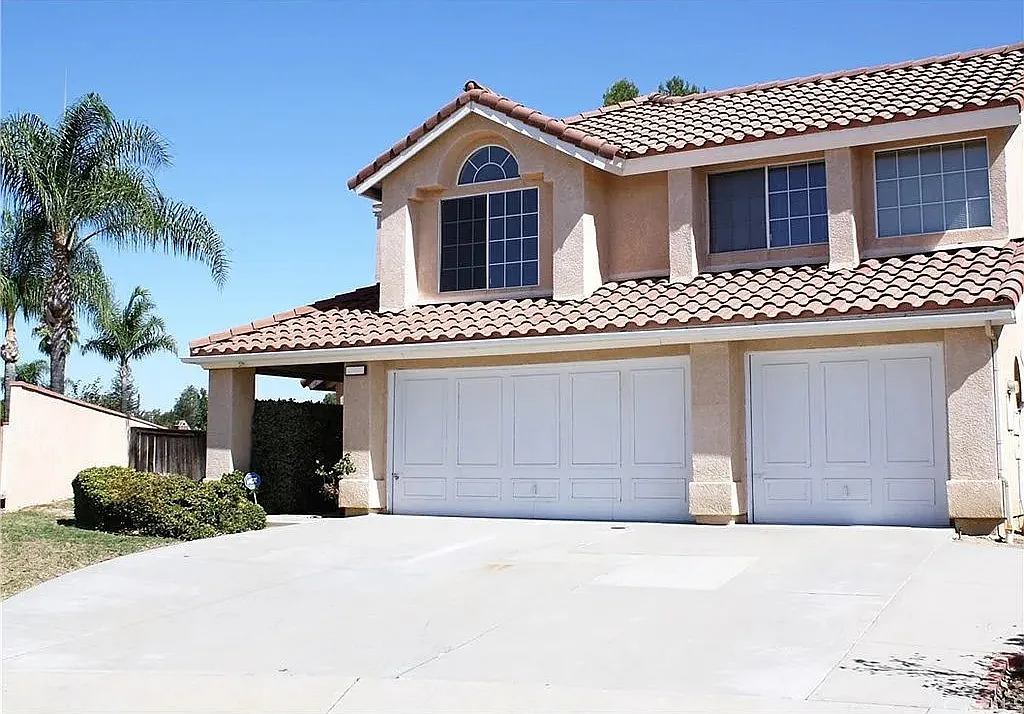 5 bed, 2809 sqft, $950 — Photo 1