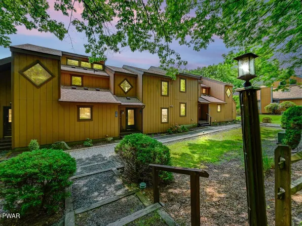 1107 Crest Cir, Lakeville, PA 18438