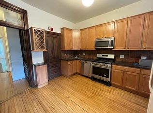 833 W Newport Ave, Chicago, IL 60657