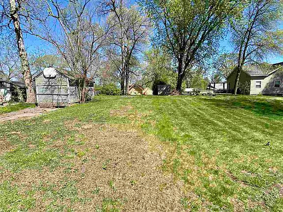 2nd image of 98 Hinshaw St