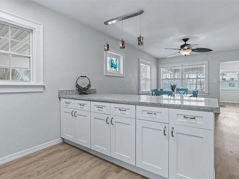 711 Bayshore Dr — Photo 16