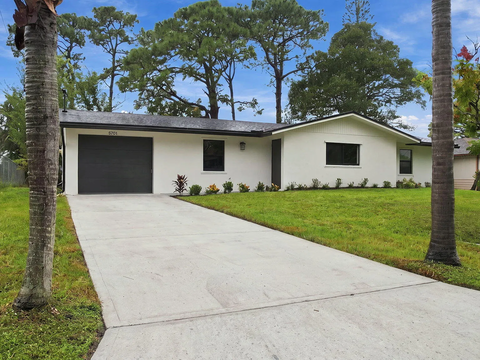 2 bed, 2.0 bath, 1116 sqft, $2,300 — Photo 1