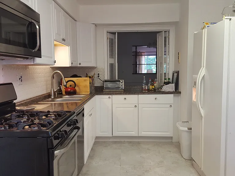 34 Phelps Ave #5 — Photo 5