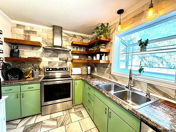 2nd image of 429 Sierra Dr