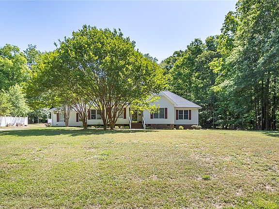 3rd image of 151 Hannah Cir