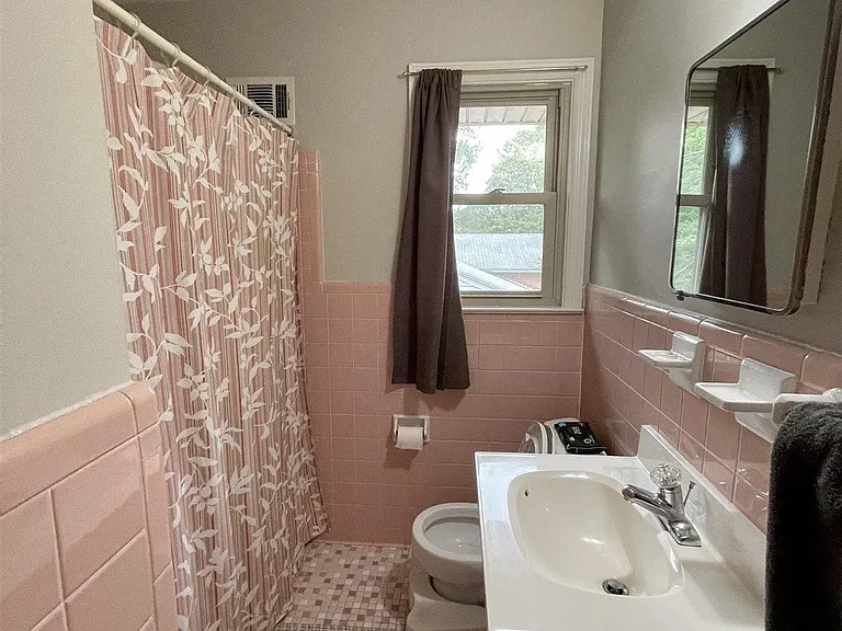 1522 Bradley Dr — Photo 18