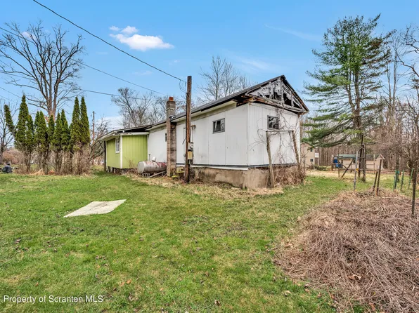 12 Rinker Ln, Gouldsboro, PA 18424