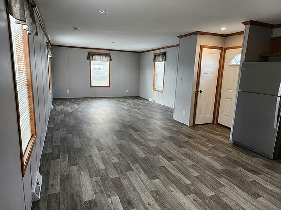 5th image of 20 Iris Ln