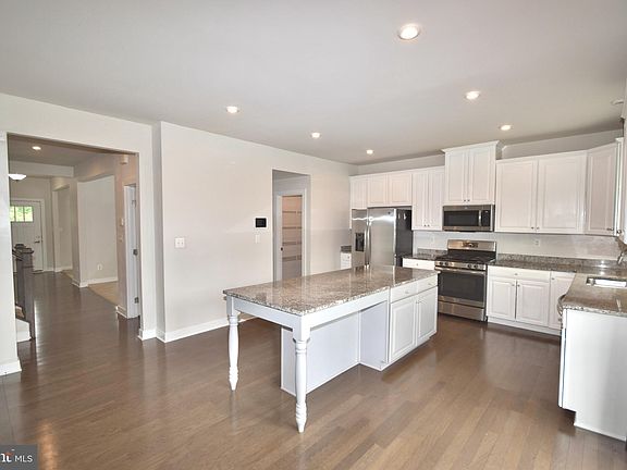 4th image of 7426 Lake Willow Ct