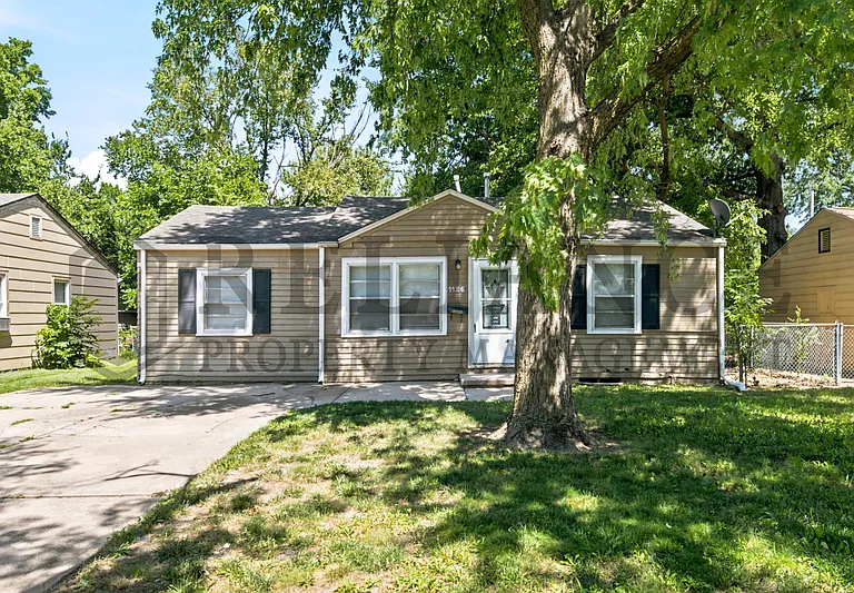 1126 S Silverdale Ct — Photo 1