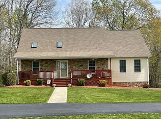 105 Sourwood Dr, Hardy, VA 24101