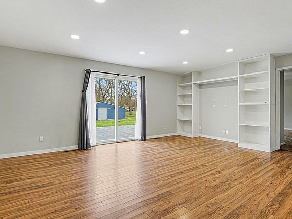 2nd image of 3363 N Old Farm Rd W