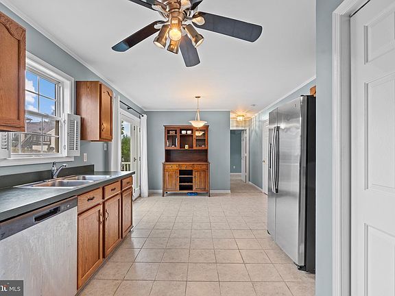 3rd image of 4256 Bishop Ln