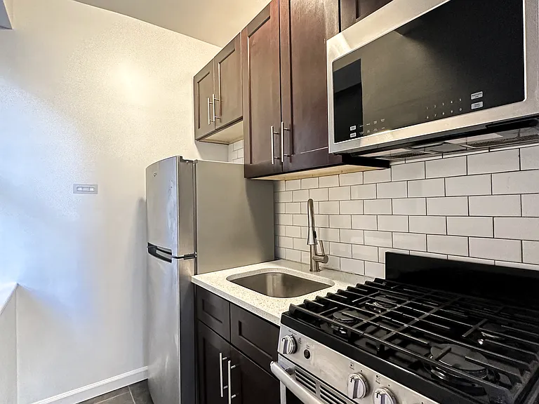2598 36th St #1B — Photo 3
