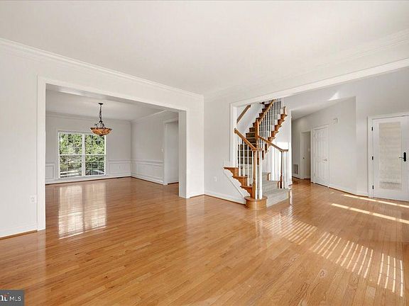 2nd image of 922 Armistead St