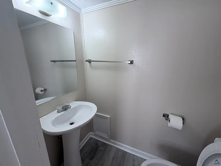 705 Evergreen St — Photo 11