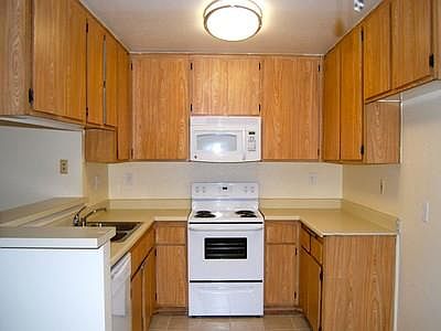 2nd image of 695 E 5th St APT 21