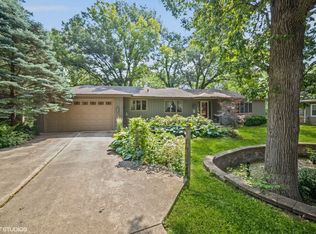 2226 Country Knoll Ln, Elgin, IL 60123