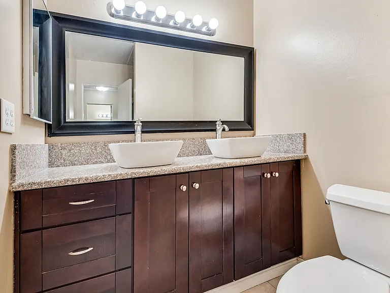 3016 El Camino Ave — Photo 11