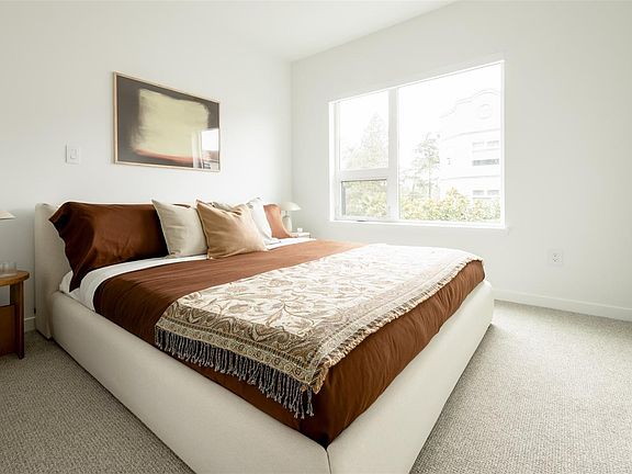 5th image of 1075 Tillicum Rd #211