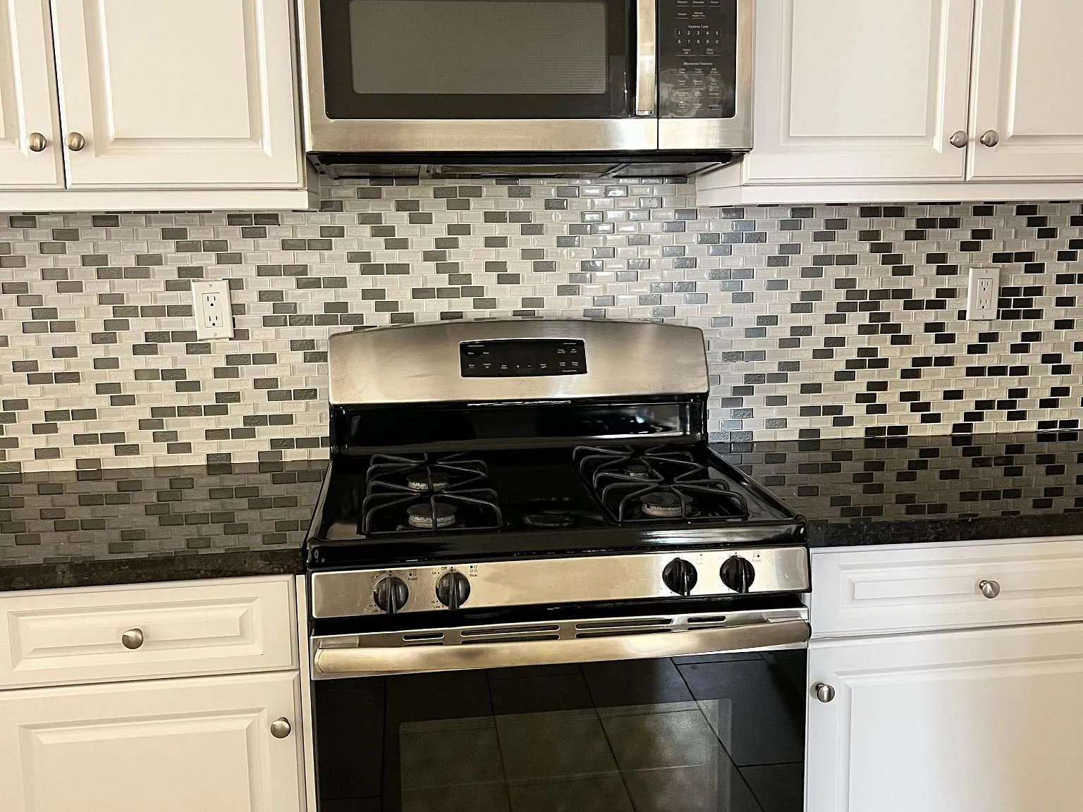 3 bed, 2.5 bath, 1723 sqft, $2,950 — Photo 3