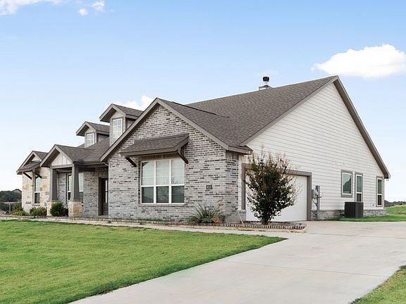3rd image of 6016 Embercrest Dr