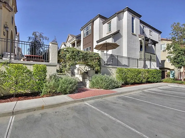 4736 Torrey Pines Cir — Photo 3