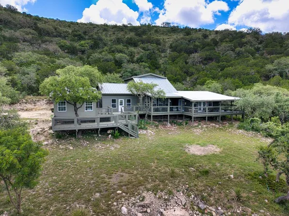 574 N Saddle Mountain Rd, Leakey, TX 78873