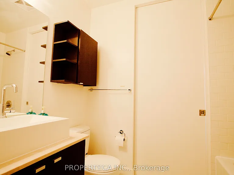 103 The Queensway #2815 — Photo 14