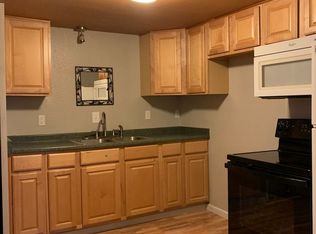 706 B St, Pinehurst, ID 83850