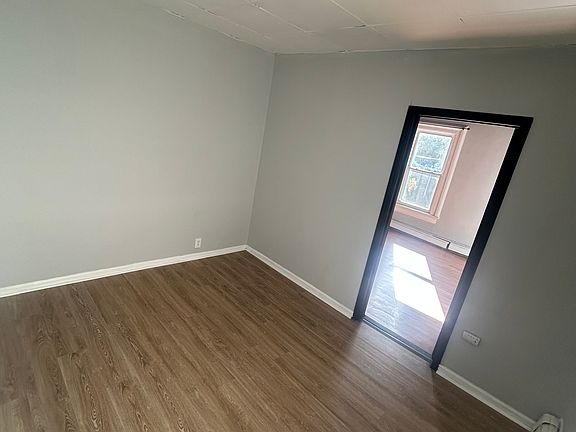 3rd image of 112 Linden Ave Floor 2